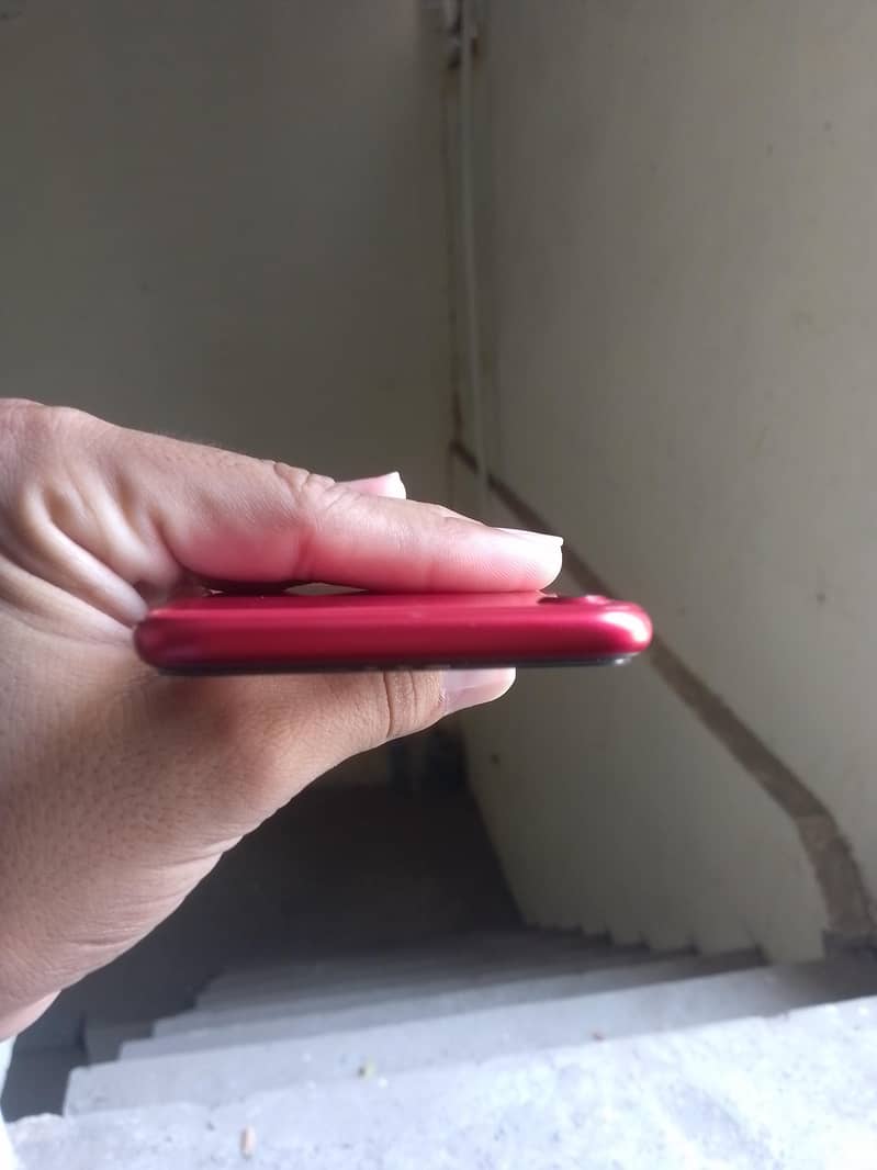 iphone sc red color factory unlocked 10/10 final price 7
