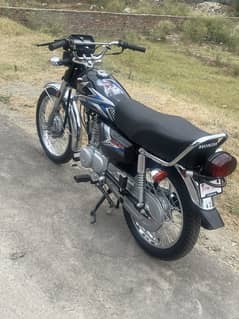 New Honda 125 Black