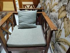 5 seater sofa set in New condition (price negotiable)