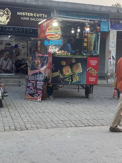 fast food/ food stall/ food truck/ fast food point