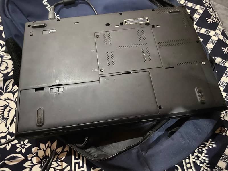 Lenovo Thinkpad core I7 3rd generation 8 gb ddr 4 ram 256 SSD 6
