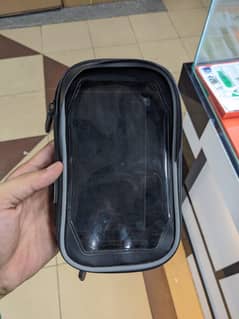 Mobile pouch for bike riders