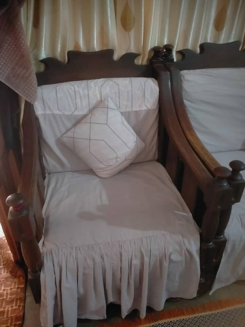 sofa set in good condition 1