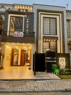 UEGENT FOR SALE OWNER BUILT 5 MARLA LOW PRICE HOUSE AT PRIME LOCATION