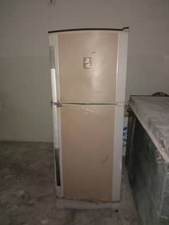 DAWLANCE FRIDGE - 2 DOOR - MODEL 9175WBM - GOOD CONDITION