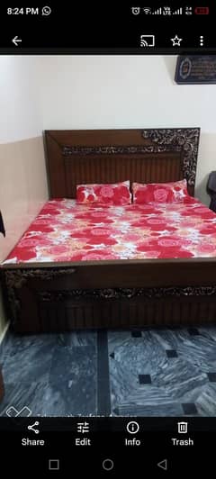 bed with metress