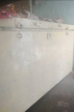 pati  and iron box