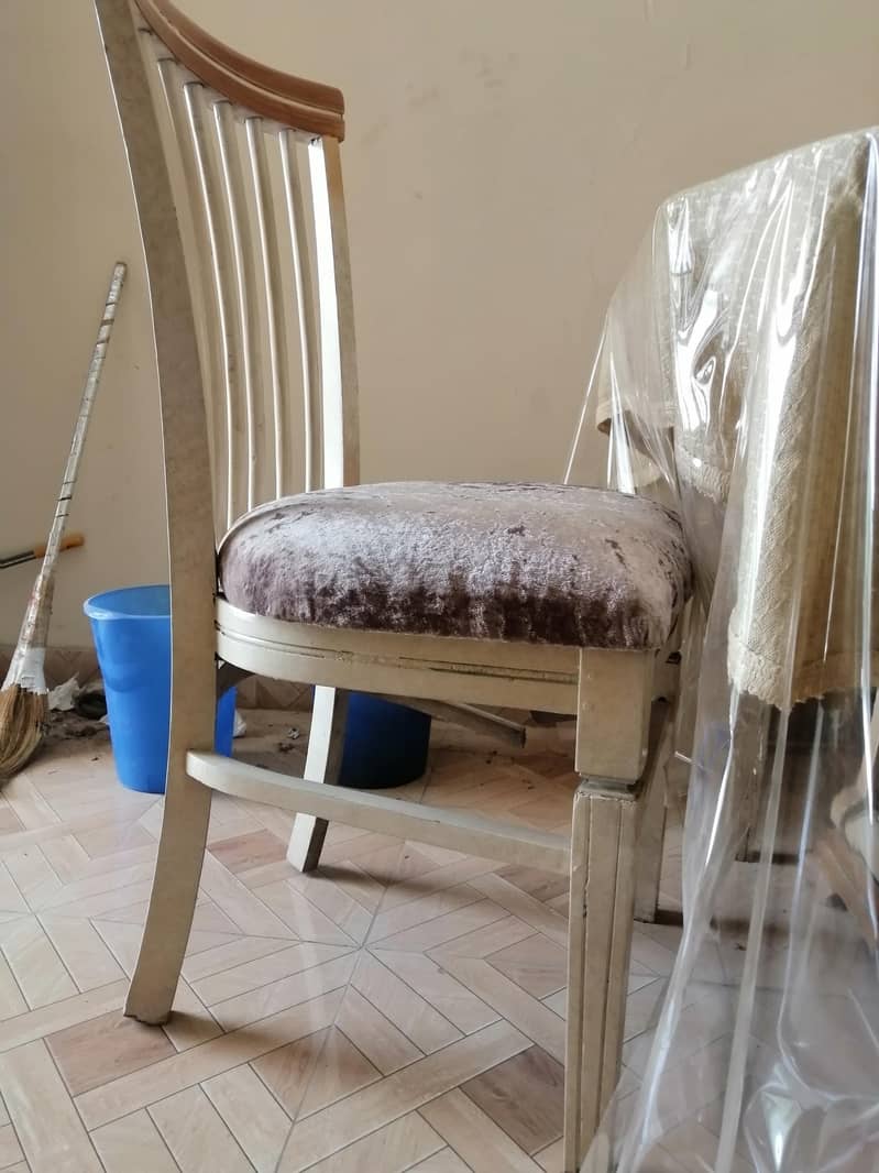 Dianing table with 6 chair neat n clean less use 1