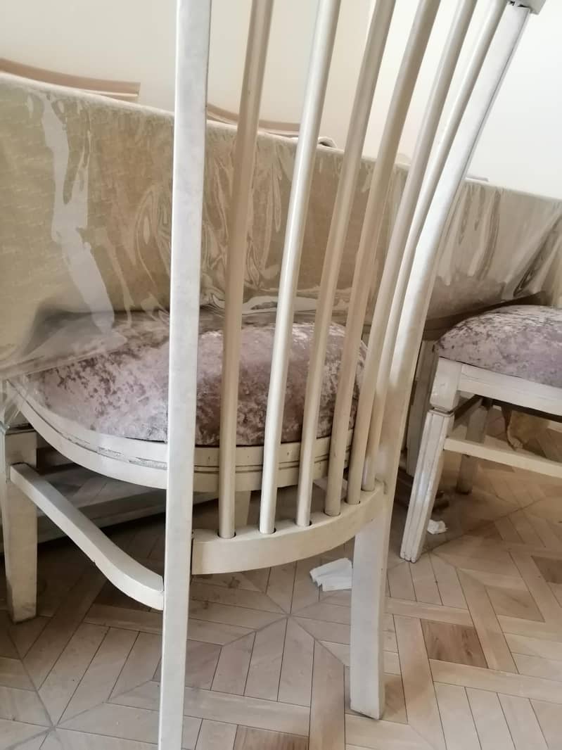 Dianing table with 6 chair neat n clean less use 2