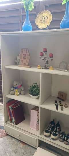 books and toys rack in good condition