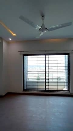 Facing Lak 3 Bed Room Apartments Available For Rent in Askari 11