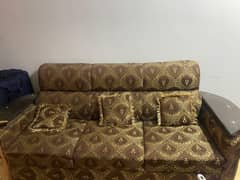 2 one seater hain aur 1 three seater