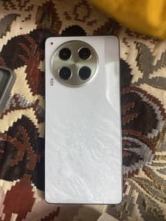 Techno camon 30 Loewe edition 8+8 gb ram 256 gb rom