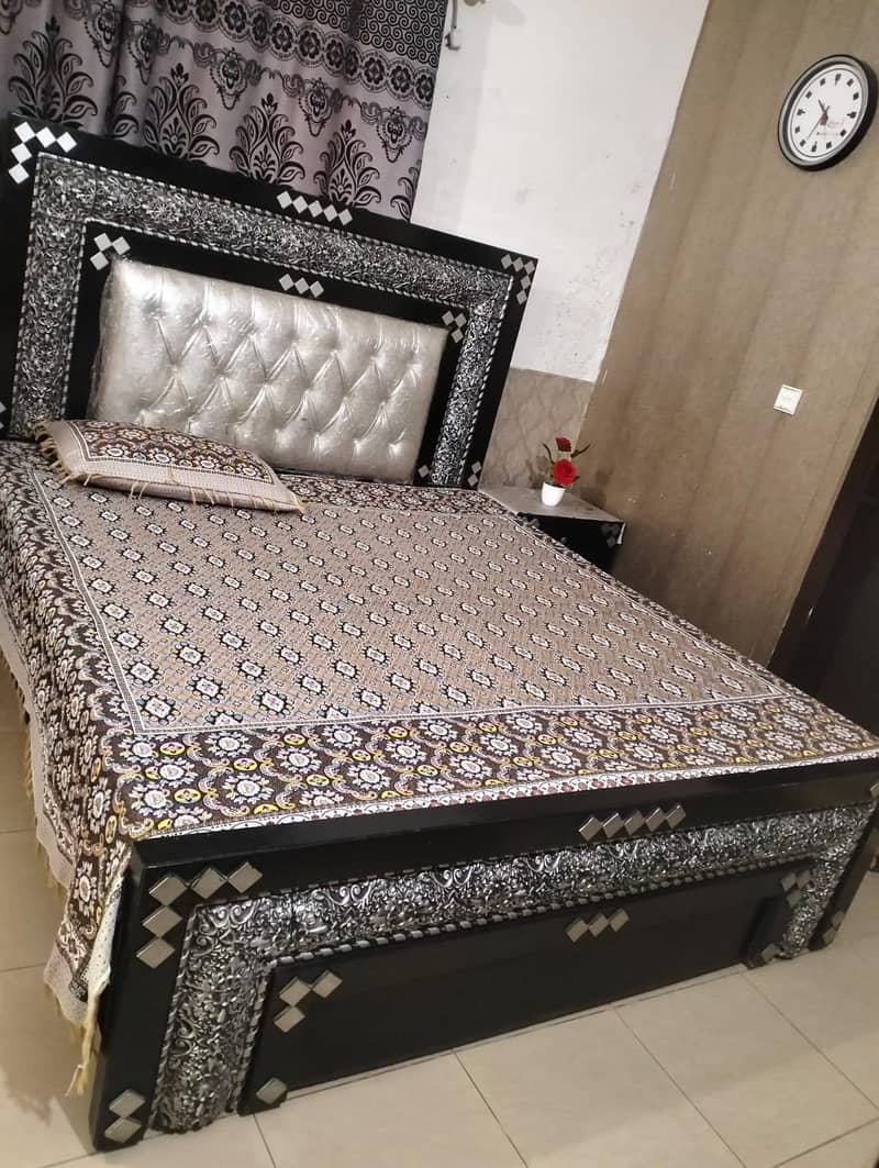 Bed with metros 2 side tables and dressing table and couch sofe 0