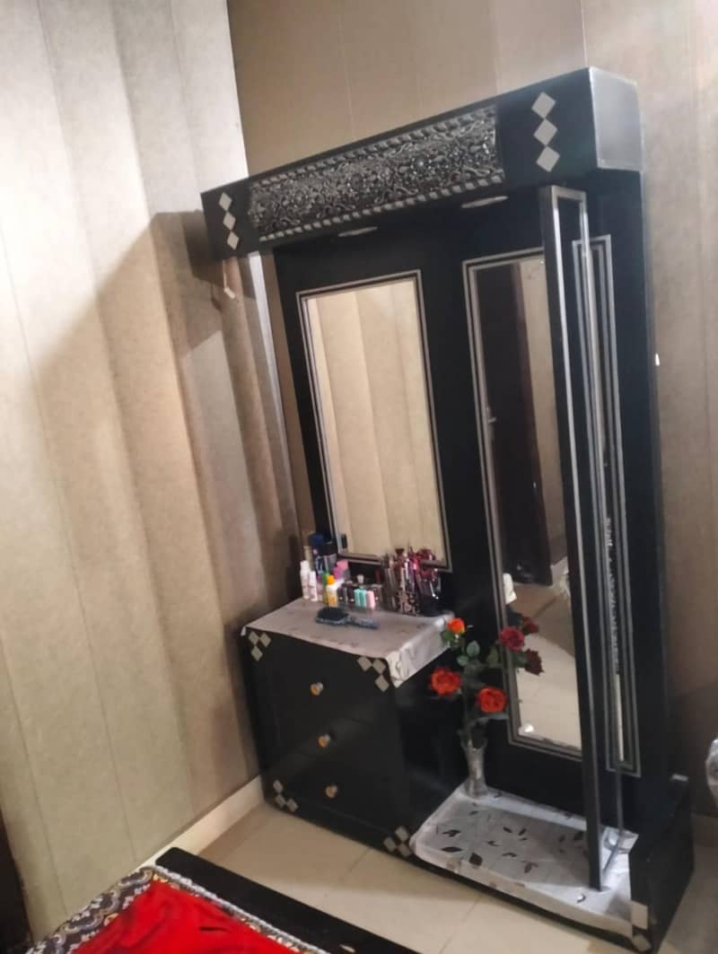 Bed with metros 2 side tables and dressing table and couch sofe 5