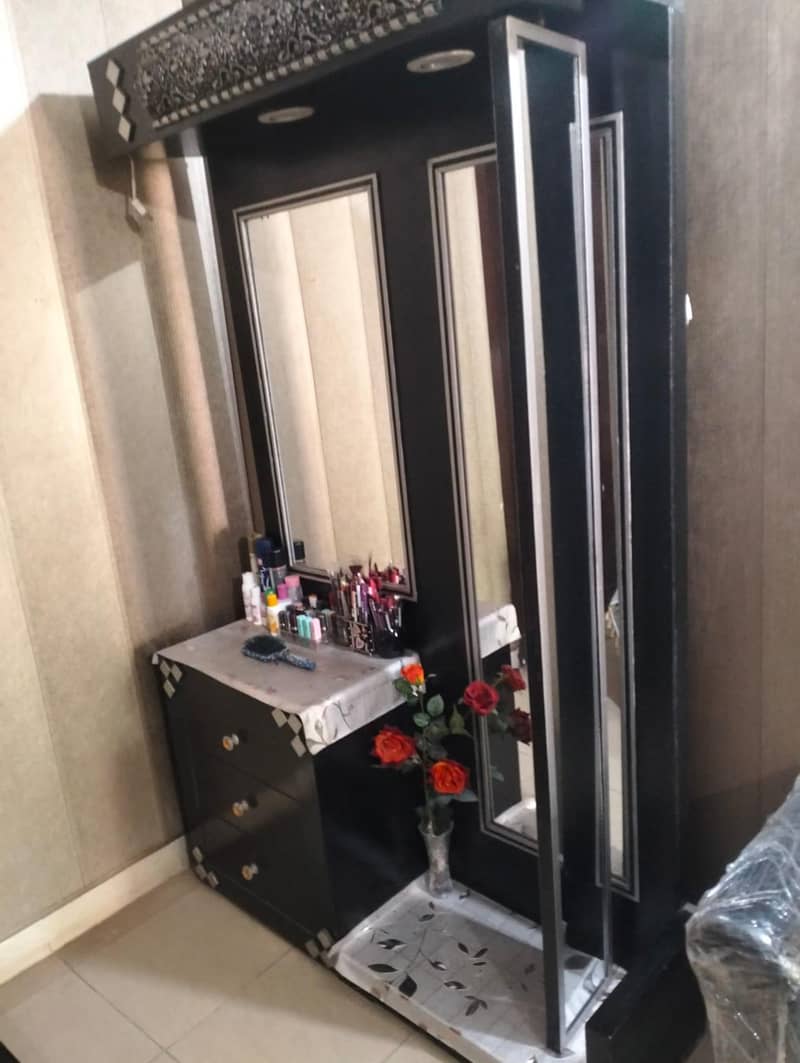 Bed with metros 2 side tables and dressing table and couch sofe 6