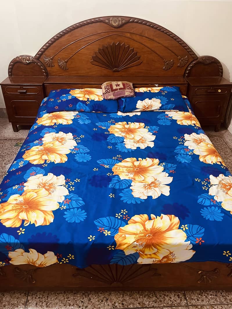 King size bed with two side tables 0