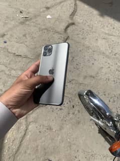 iPhone 11 Pro Max 64gb 79 battery health