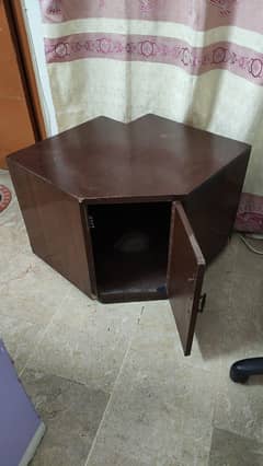 corner table