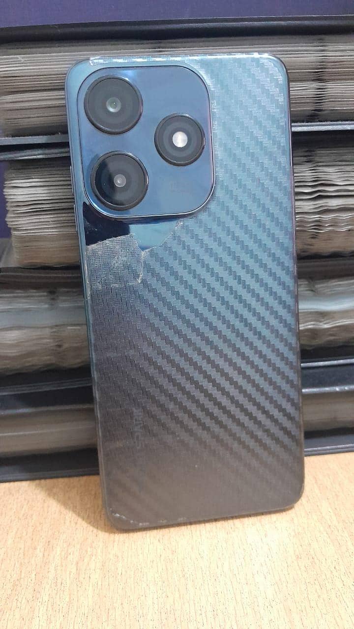 Techno Spark 10 C 4+4 and 128 gb condition 10/8 All ok no open 2