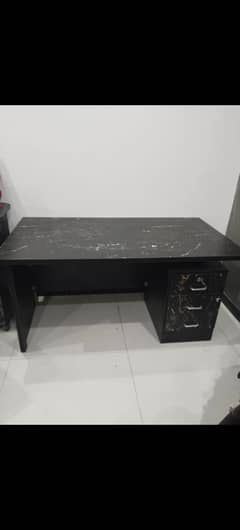 excetive table for sale new condition
