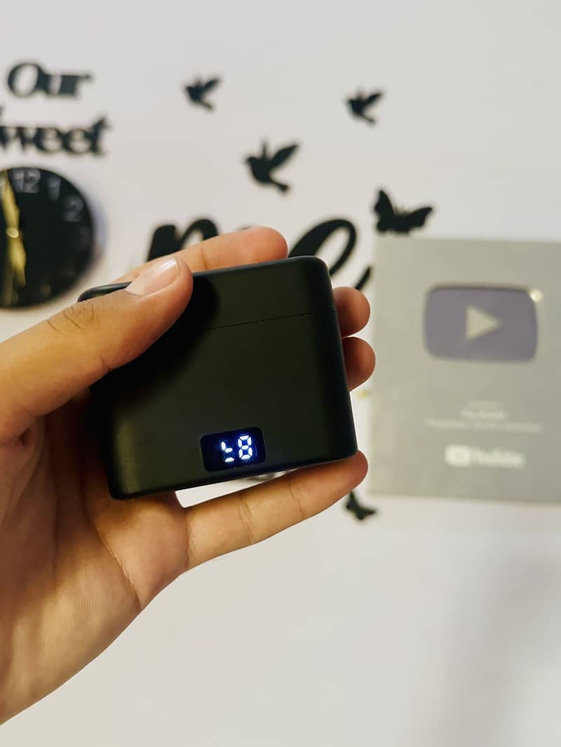 Wireless Mic with noise cancellation Mic and echo feature 2