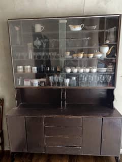 Showcase Dish table