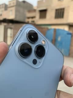 I phone 13 Pro max J. v