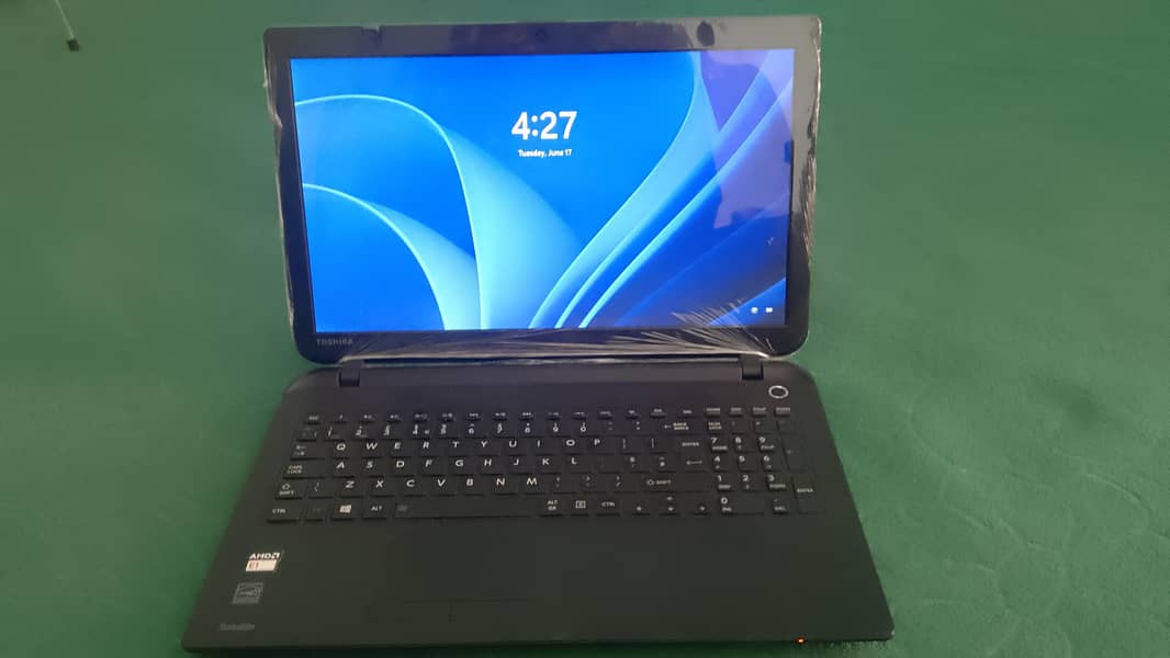 Toshiba Satellite AMD E1 4GB RAM (8GB EXPANDABLE) 128GB SSD 0