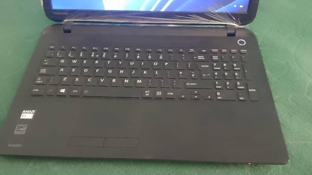 Toshiba Satellite AMD E1 4GB RAM (8GB EXPANDABLE) 128GB SSD 1