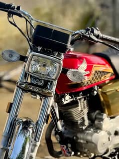 Honda 125s Golden Edition