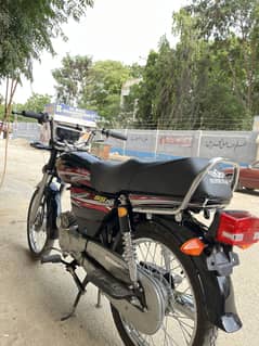 Super star 2025 model 5 months ki bike hai 300 kilometres chali hui ha