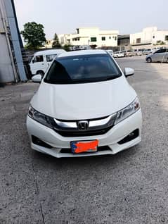 Honda grace hybrid pearl white color 8.5/10 condition. interior 9.5/10