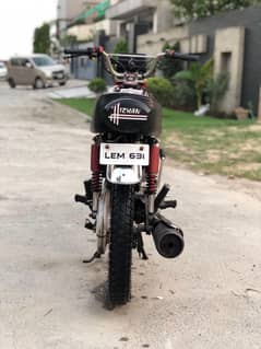 Honda 125 17 Model Red Colour