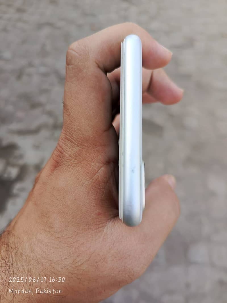 Iphone 8plus 256gb sim bypass sim active 3