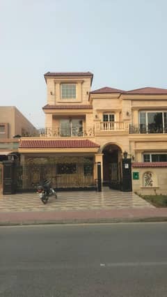 1 kanal luxury House in jasmine block Bahria Town Lahore