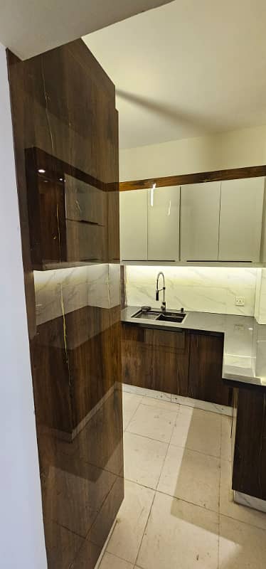 Burj-Ul-Harmain Flat Sized 2500 Square Feet Is Available 4