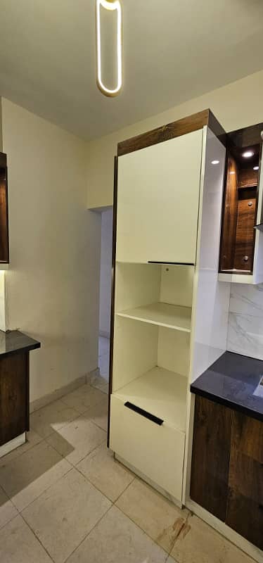 Burj-Ul-Harmain Flat Sized 2500 Square Feet Is Available 5