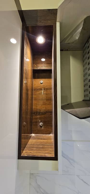 Burj-Ul-Harmain Flat Sized 2500 Square Feet Is Available 9