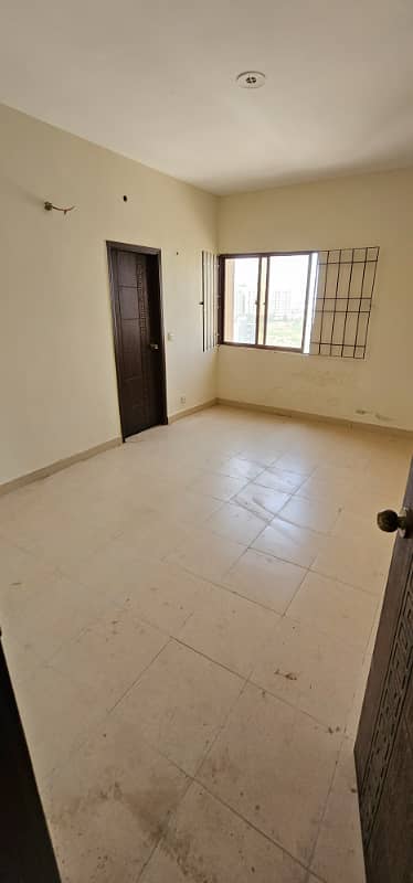 Burj-Ul-Harmain Flat Sized 2500 Square Feet Is Available 13