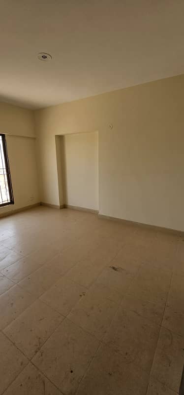 Burj-Ul-Harmain Flat Sized 2500 Square Feet Is Available 16