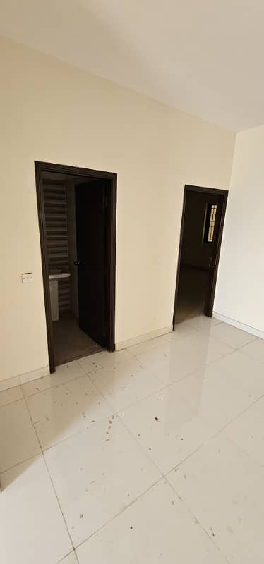 Burj-Ul-Harmain Flat Sized 2500 Square Feet Is Available 17