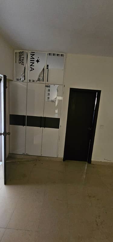 Burj-Ul-Harmain Flat Sized 2500 Square Feet Is Available 19