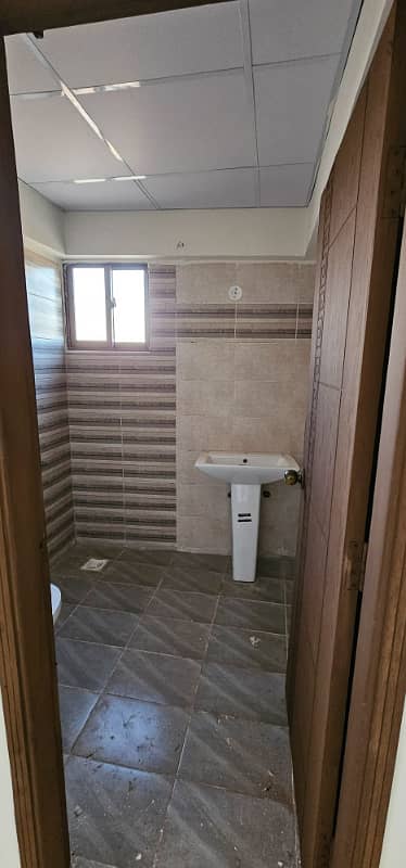 Burj-Ul-Harmain Flat Sized 2500 Square Feet Is Available 28
