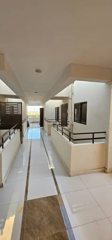 Burj-Ul-Harmain Flat Sized 2500 Square Feet Is Available 33
