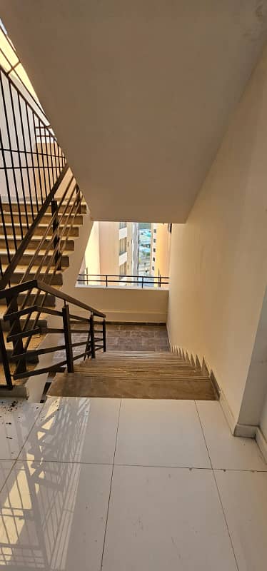 Burj-Ul-Harmain Flat Sized 2500 Square Feet Is Available 34
