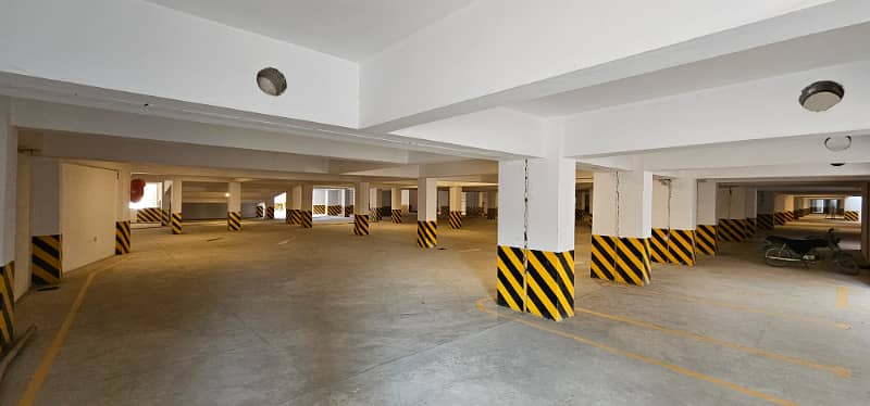 Burj-Ul-Harmain Flat Sized 2500 Square Feet Is Available 42