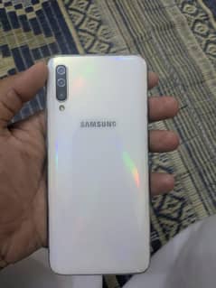white color Samsung A70 for sale