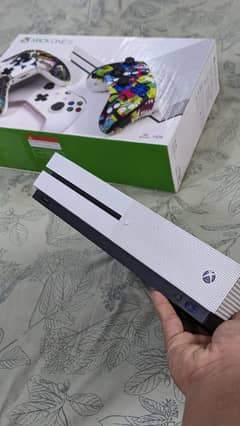 New Xbox One s 1TB Complete with Box