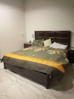 Bed set with spring mattress